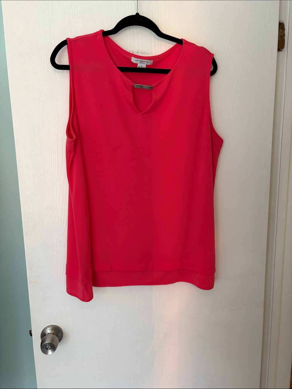 Liz Claiborne Sleeveless Keyhole Camisole in Hot Pink